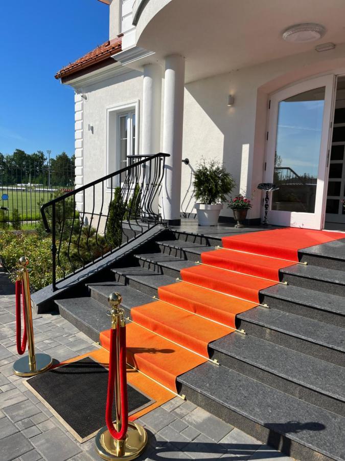 La Rose Bed & Breakfast