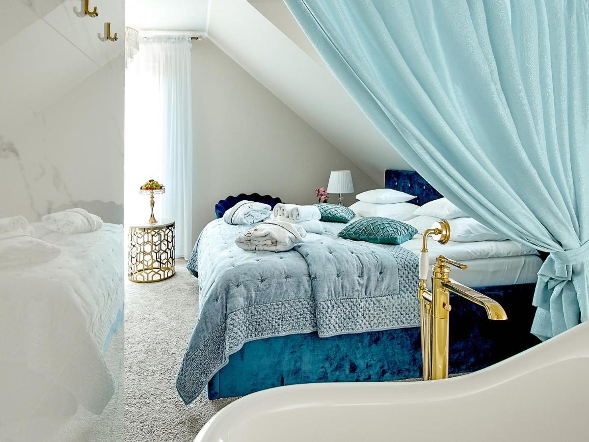 La Rose Bed & Breakfast