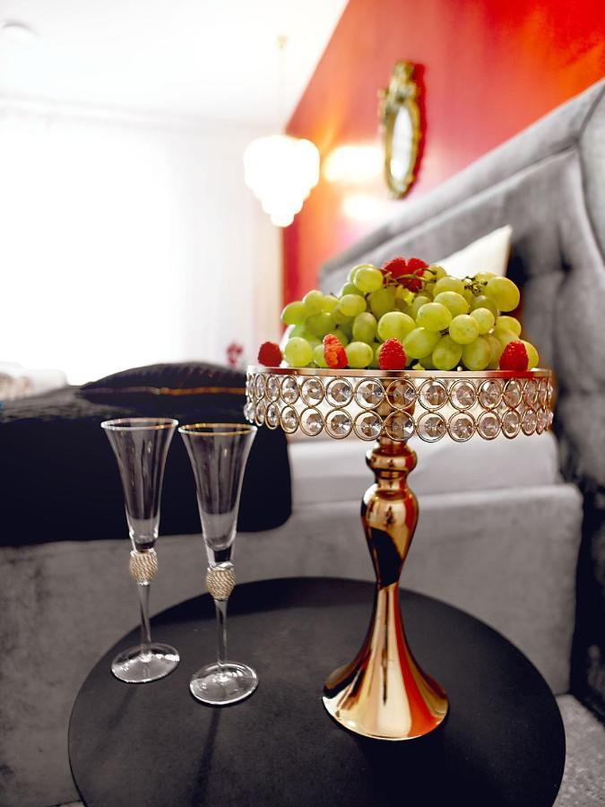 La Rose Bed & Breakfast