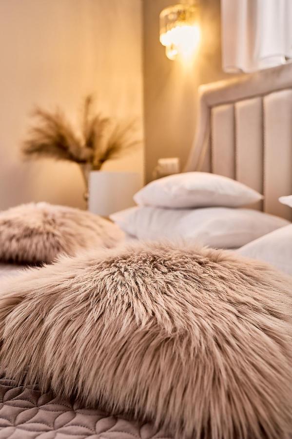 La Rose Bed & Breakfast *