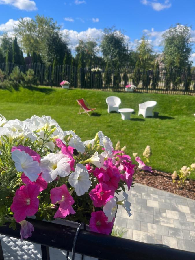 La Rose Bed & Breakfast