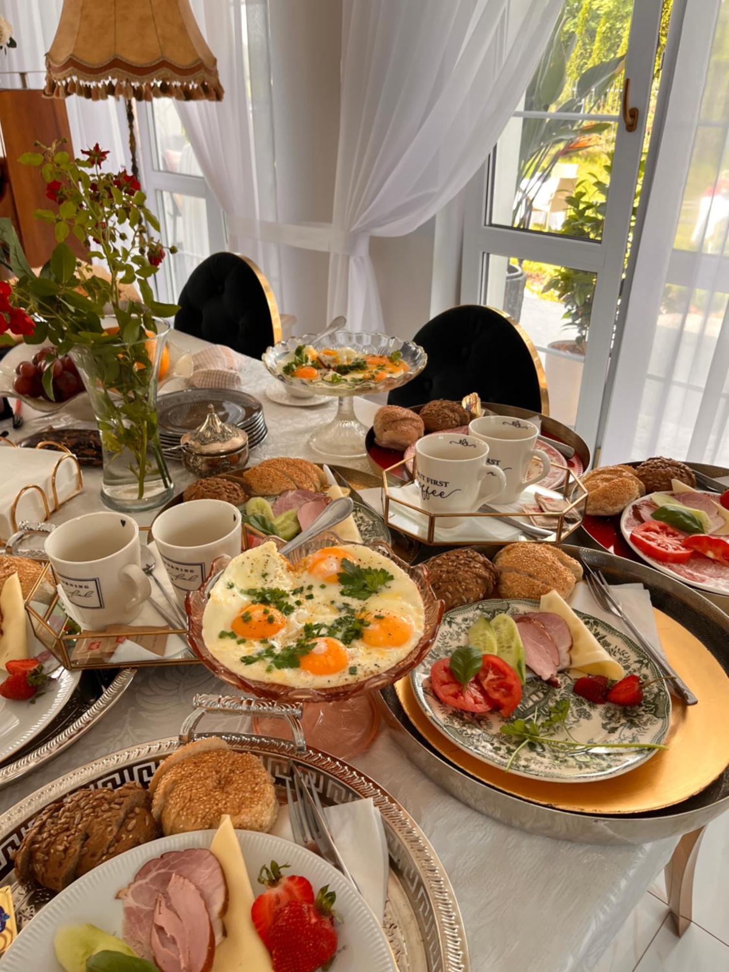 La Rose Bed & Breakfast *